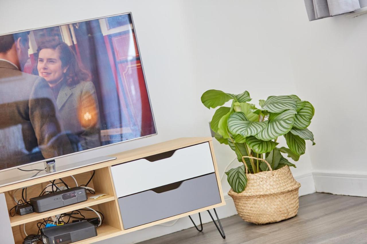 Cosy,Modern And Relaxing 3 Bedroom House With Parking Manchester Extérieur photo